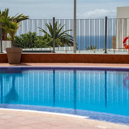 With Ocean Views & Pool In Colina Blanca, Appartement Costa Adeje (Tenerife)